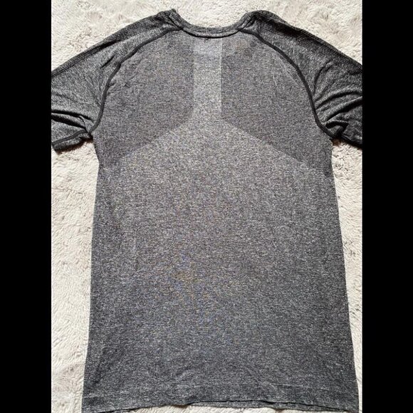 PUMA Men’s Small Lightweight EVO-Knit Dri Fit Athletic Top, EUC - Picture 2 of 4